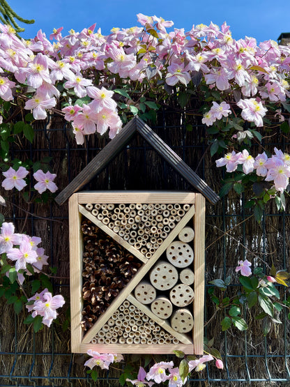 Hôtel à insectes en bois fait main – Naturel & durable