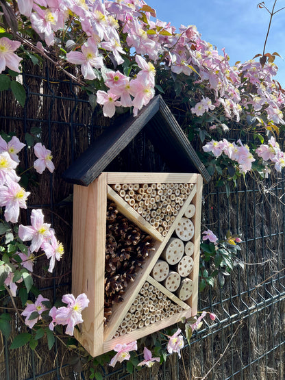 Hôtel à insectes en bois fait main – Naturel & durable