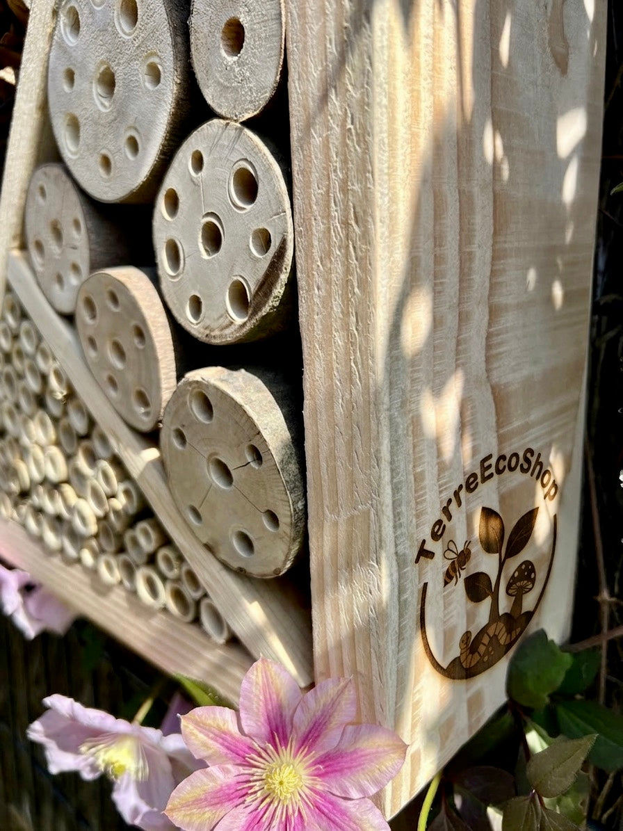Hôtel à insectes en bois fait main – Naturel & durable