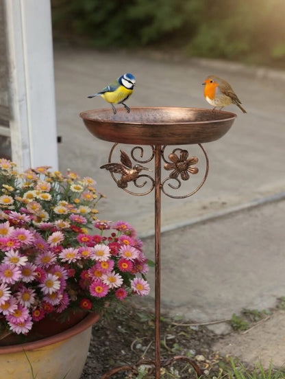 Bain d'oiseaux sur pied en métal vintage pour jardin - design élégant