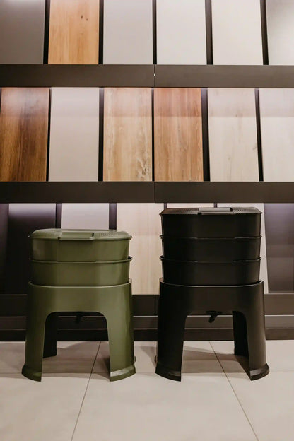 Lombricomposteur Magic Lombric 2 bacs vert olive & Lombricomposteur Magic Lombric 3 bacs noir 